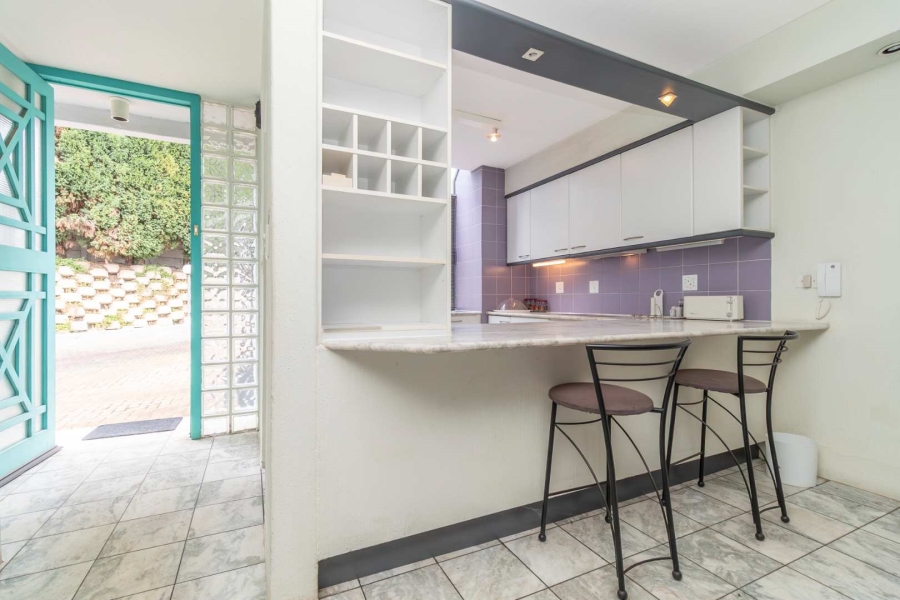 To Let 2 Bedroom Property for Rent in Hurlingham Manor Gauteng