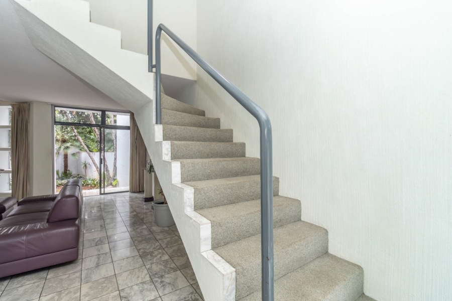 To Let 2 Bedroom Property for Rent in Hurlingham Manor Gauteng