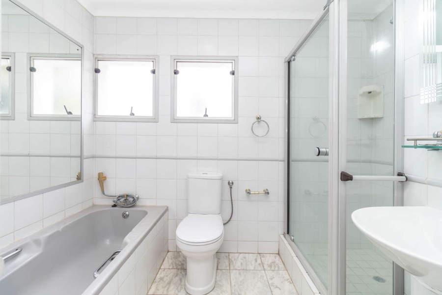 To Let 2 Bedroom Property for Rent in Hurlingham Manor Gauteng