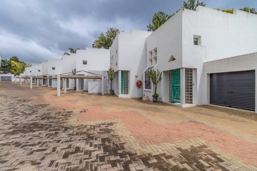 To Let 2 Bedroom Property for Rent in Hurlingham Manor Gauteng