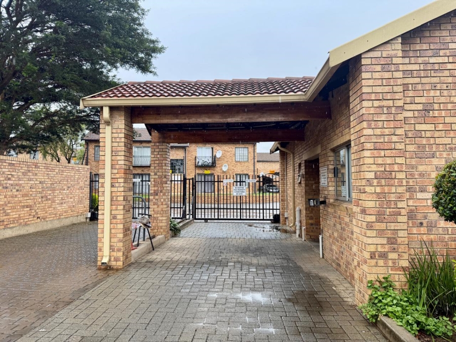 To Let 2 Bedroom Property for Rent in Weltevreden A H Gauteng