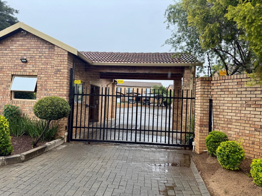 To Let 2 Bedroom Property for Rent in Weltevreden A H Gauteng
