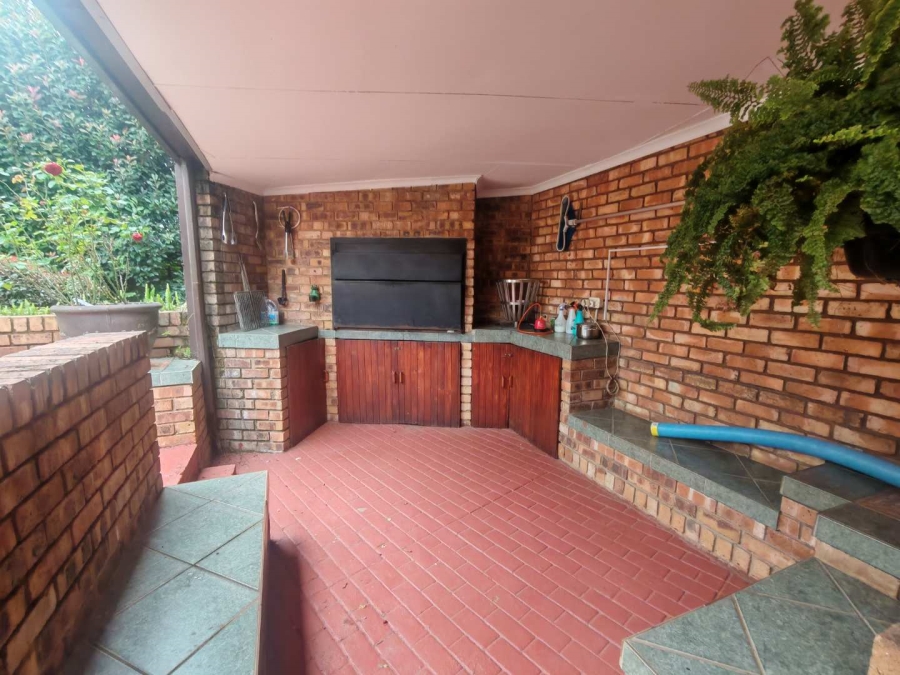 4 Bedroom Property for Sale in Eldoraigne Gauteng