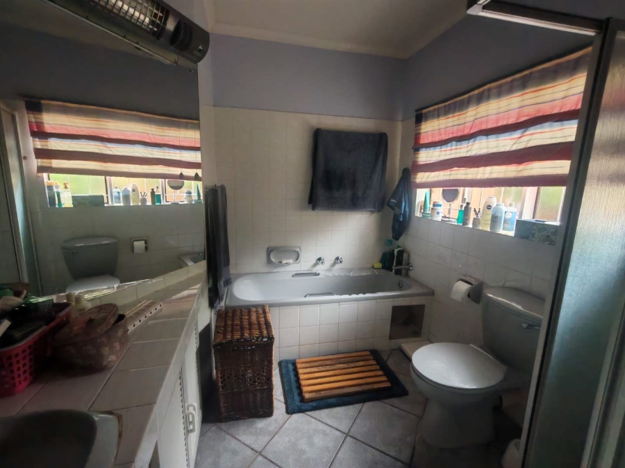 4 Bedroom Property for Sale in Eldoraigne Gauteng