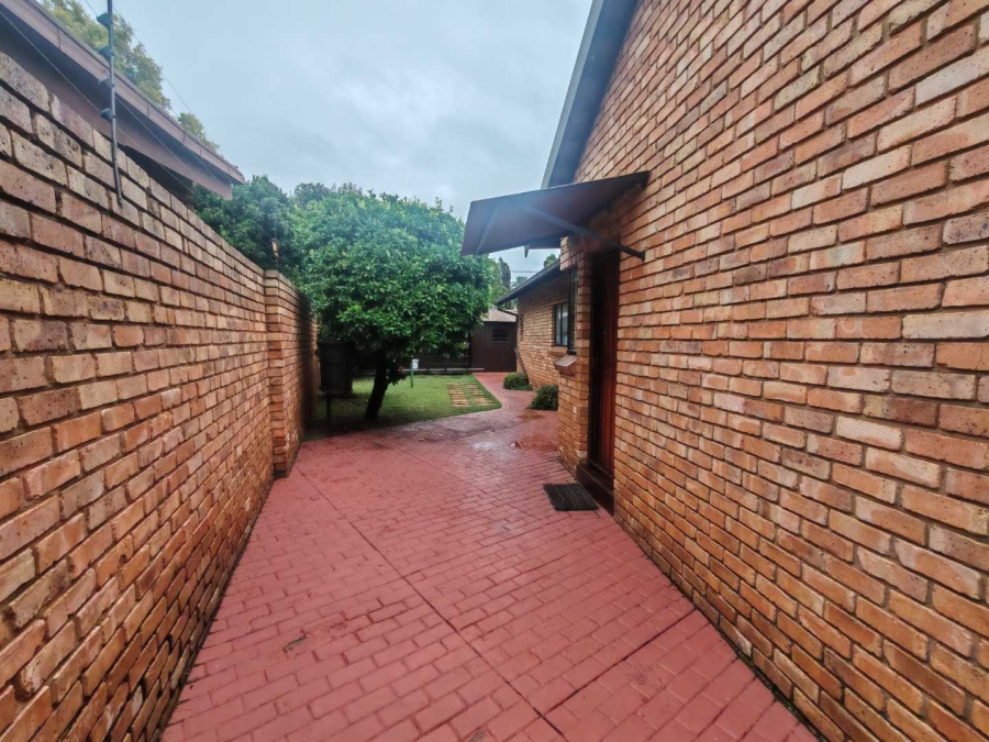 4 Bedroom Property for Sale in Eldoraigne Gauteng
