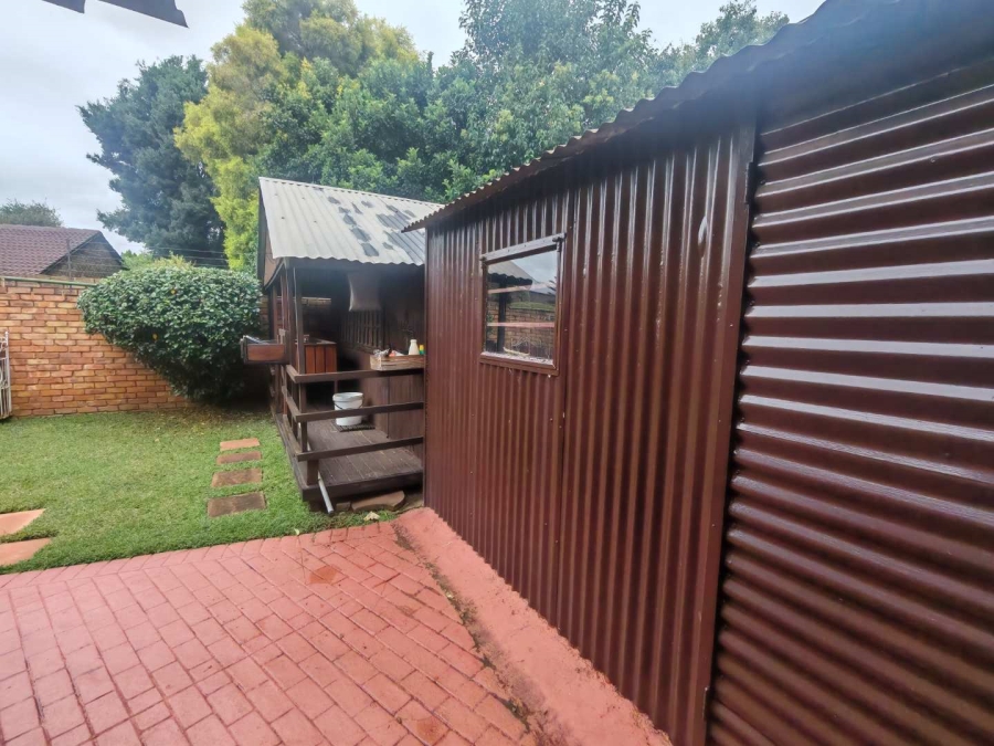 4 Bedroom Property for Sale in Eldoraigne Gauteng