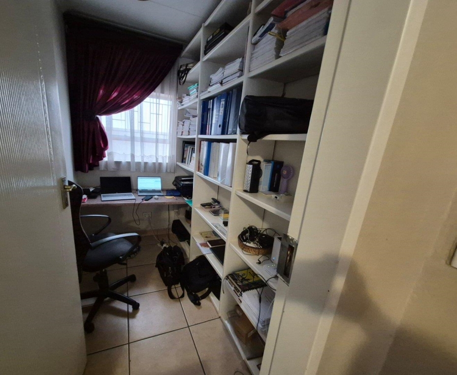 5 Bedroom Property for Sale in Rietvalleirand Gauteng
