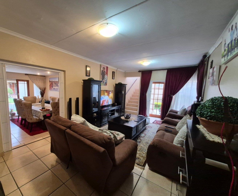 5 Bedroom Property for Sale in Rietvalleirand Gauteng