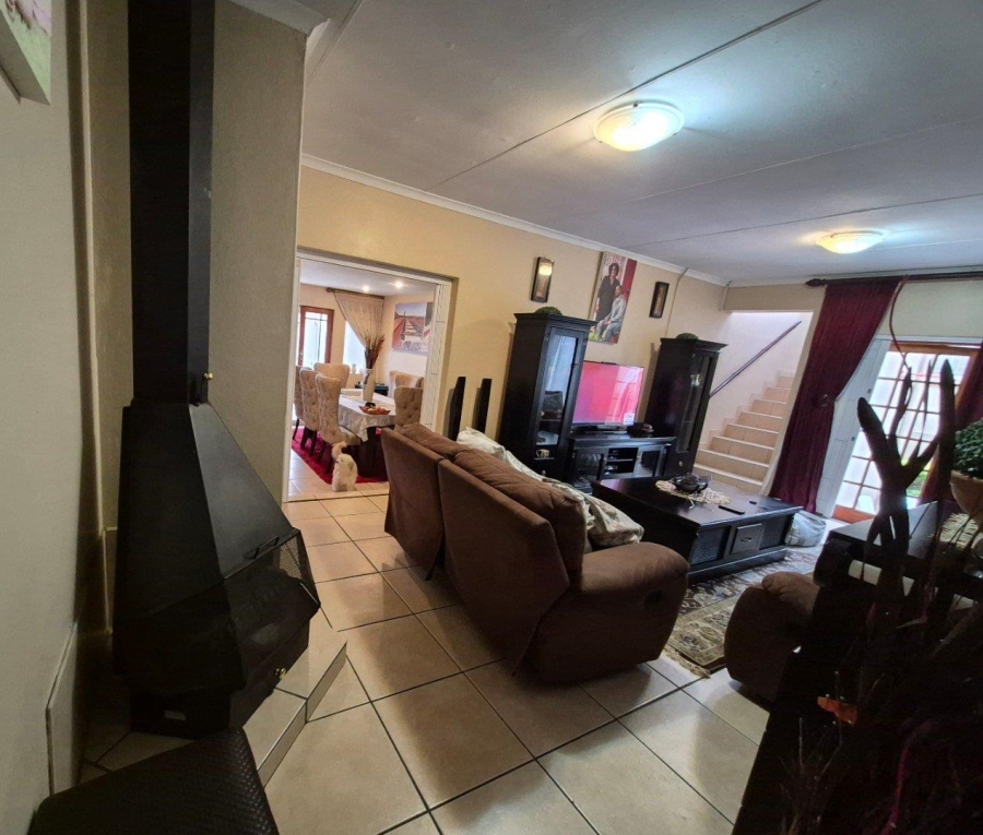5 Bedroom Property for Sale in Rietvalleirand Gauteng