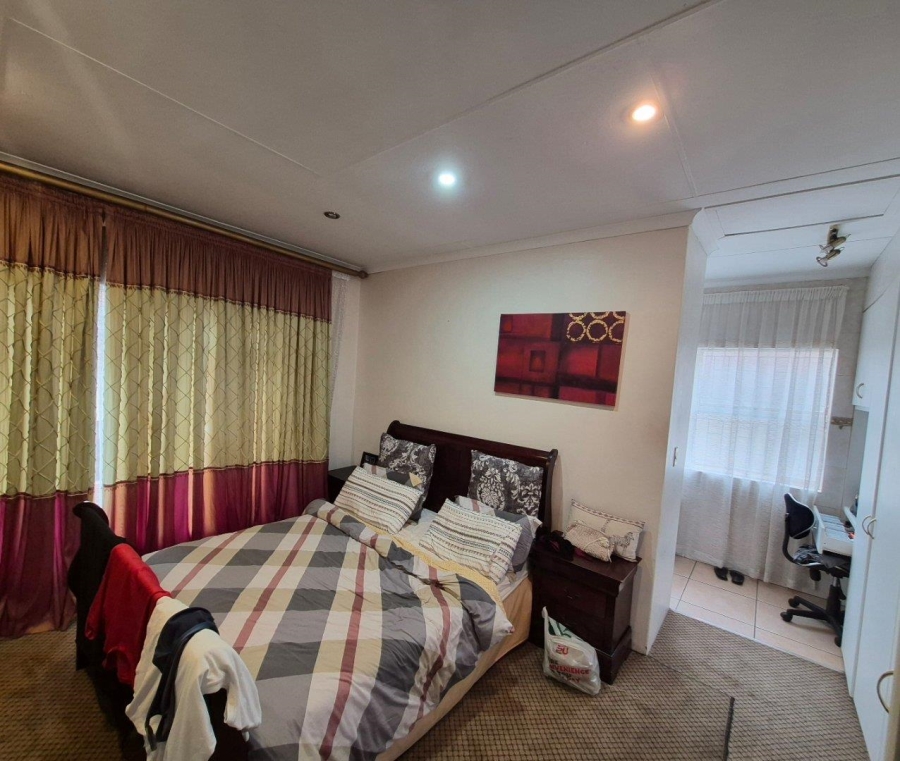 5 Bedroom Property for Sale in Rietvalleirand Gauteng