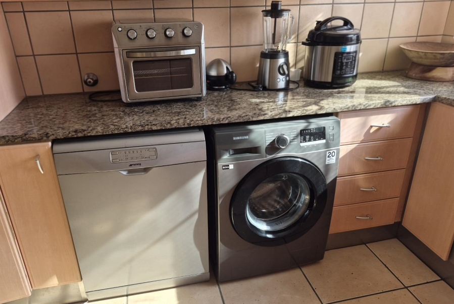 5 Bedroom Property for Sale in Rietvalleirand Gauteng