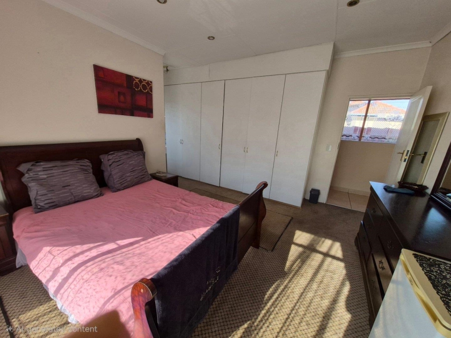 5 Bedroom Property for Sale in Rietvalleirand Gauteng