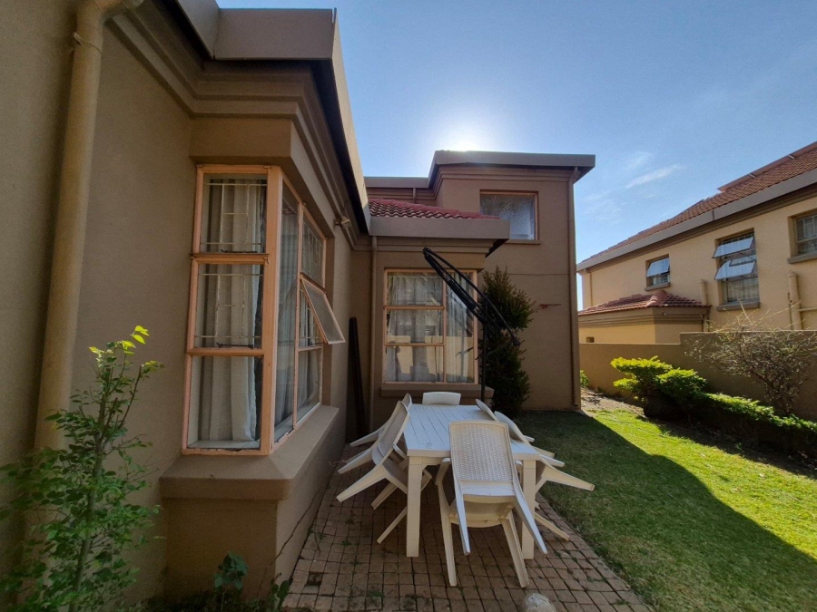 5 Bedroom Property for Sale in Rietvalleirand Gauteng