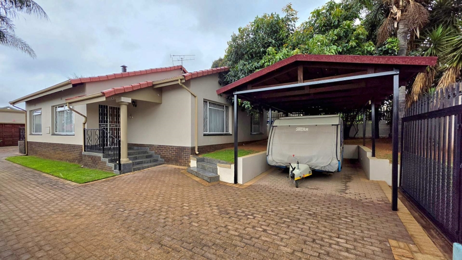 3 Bedroom Property for Sale in South Crest Gauteng