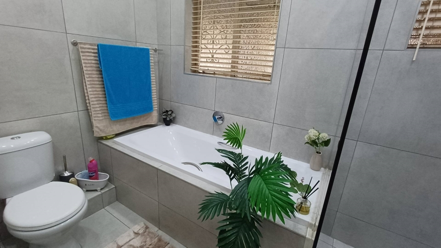 3 Bedroom Property for Sale in South Crest Gauteng