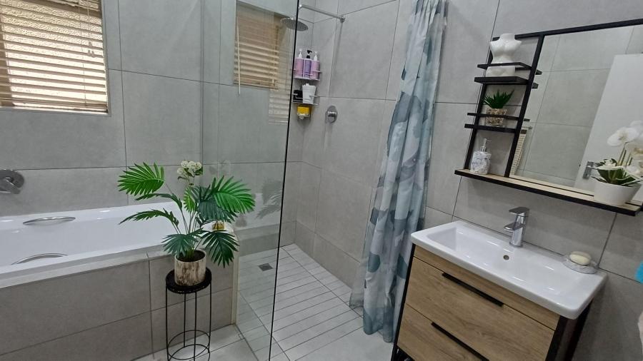 3 Bedroom Property for Sale in South Crest Gauteng