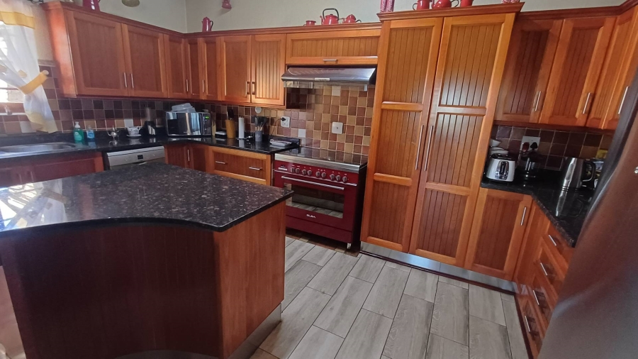 5 Bedroom Property for Sale in Ridgeway Gauteng