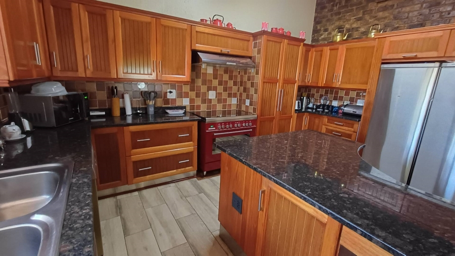 5 Bedroom Property for Sale in Ridgeway Gauteng