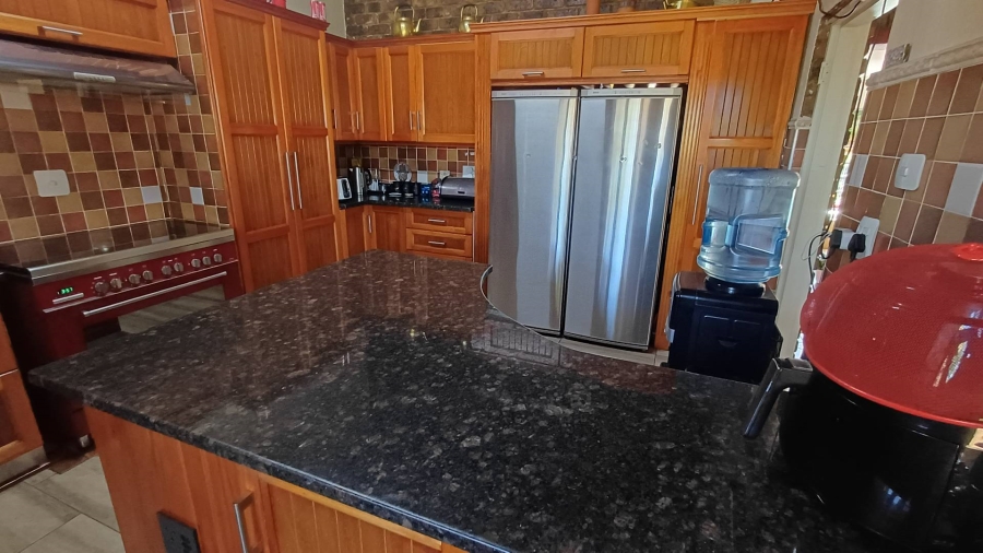 5 Bedroom Property for Sale in Ridgeway Gauteng