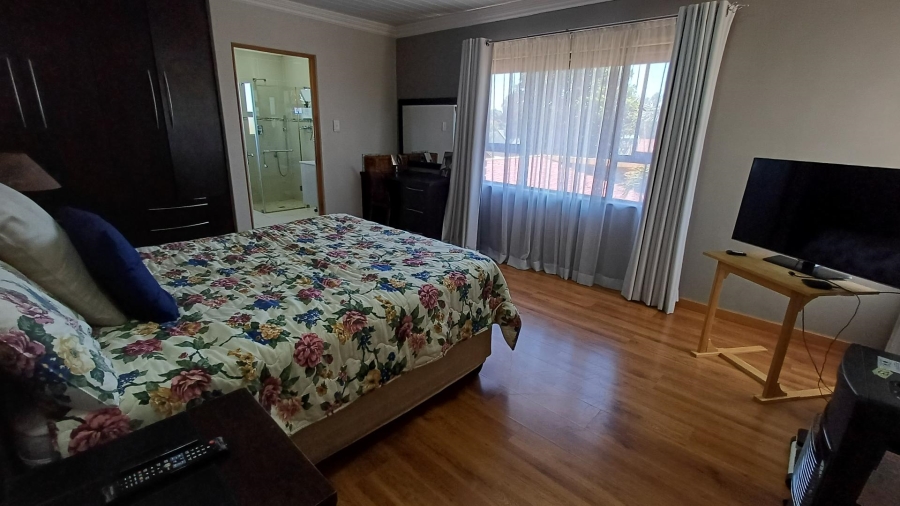 5 Bedroom Property for Sale in Ridgeway Gauteng