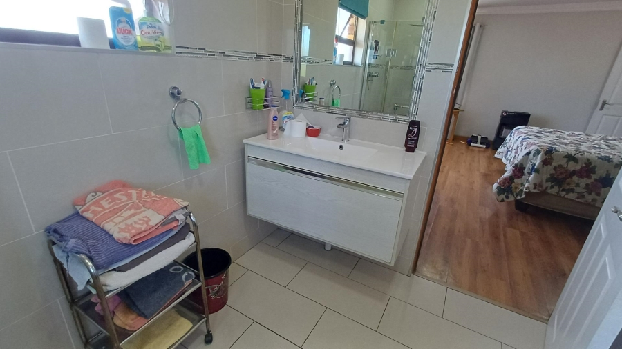 5 Bedroom Property for Sale in Ridgeway Gauteng