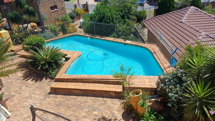 5 Bedroom Property for Sale in Ridgeway Gauteng