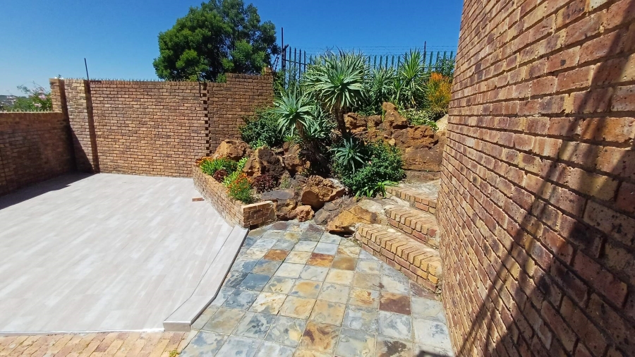 5 Bedroom Property for Sale in Ridgeway Gauteng