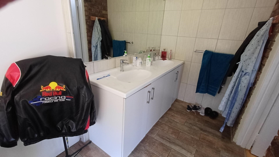 5 Bedroom Property for Sale in Ridgeway Gauteng