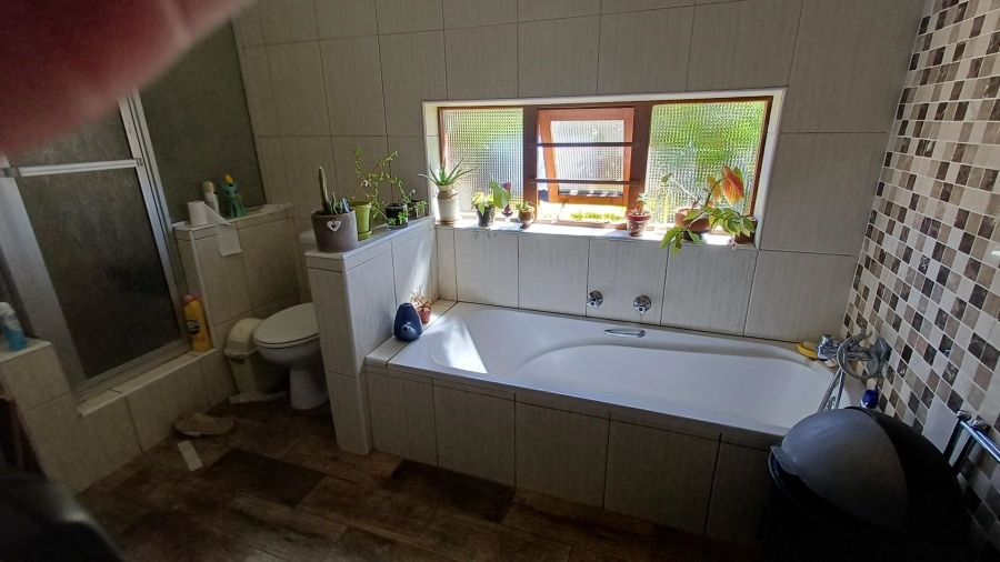 5 Bedroom Property for Sale in Ridgeway Gauteng