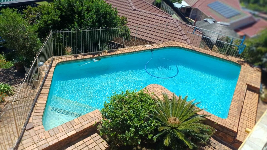 5 Bedroom Property for Sale in Ridgeway Gauteng