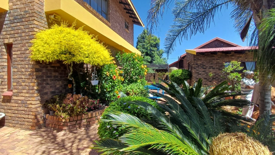 5 Bedroom Property for Sale in Ridgeway Gauteng