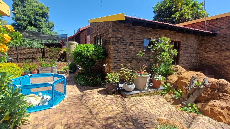 5 Bedroom Property for Sale in Ridgeway Gauteng