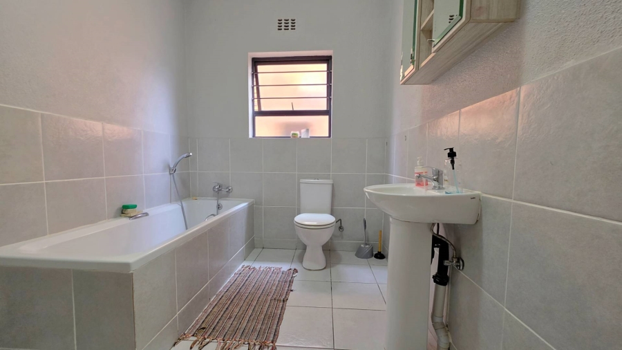 3 Bedroom Property for Sale in New Market Gauteng