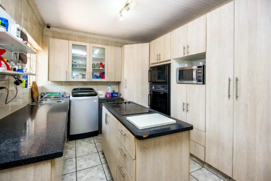 4 Bedroom Property for Sale in Meyerspark Gauteng