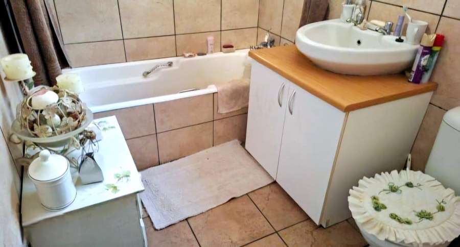 7 Bedroom Property for Sale in Colbyn Gauteng
