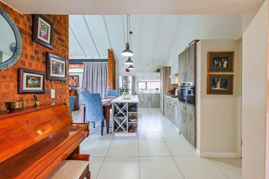 2 Bedroom Property for Sale in The Retreat Gauteng