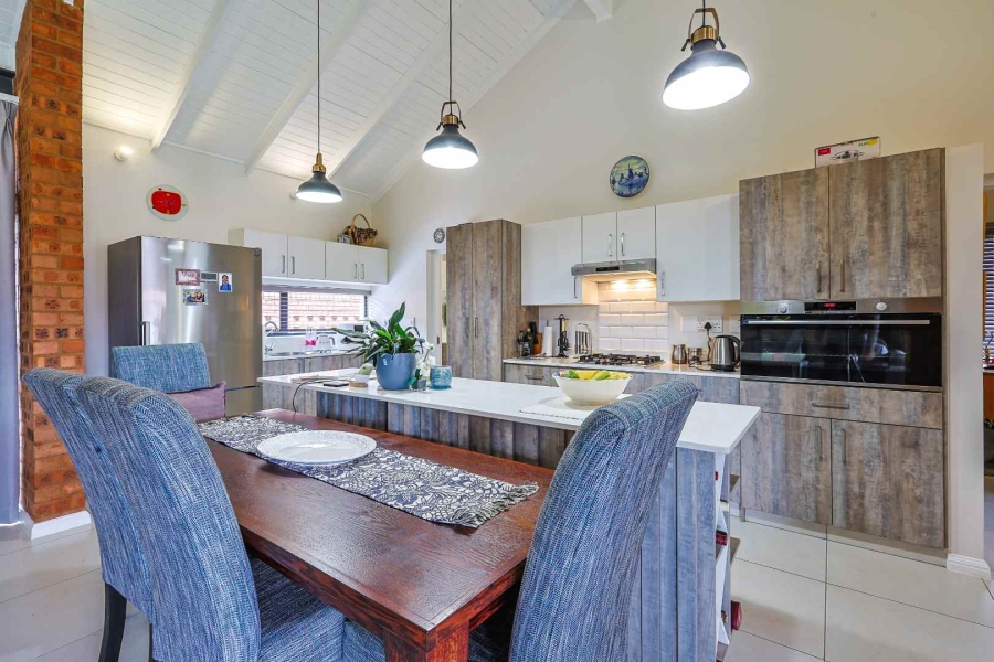 2 Bedroom Property for Sale in The Retreat Gauteng