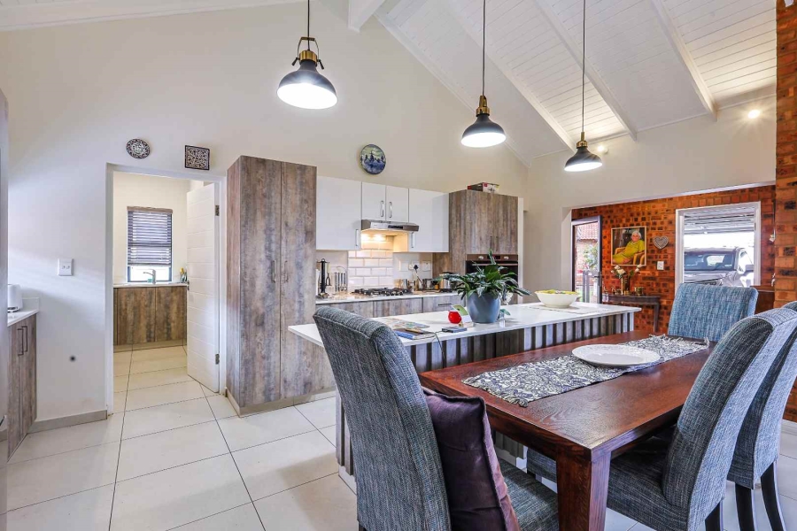 2 Bedroom Property for Sale in The Retreat Gauteng