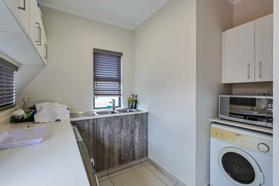 2 Bedroom Property for Sale in The Retreat Gauteng