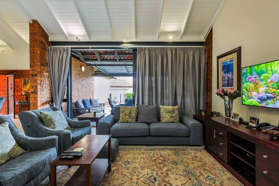 2 Bedroom Property for Sale in The Retreat Gauteng