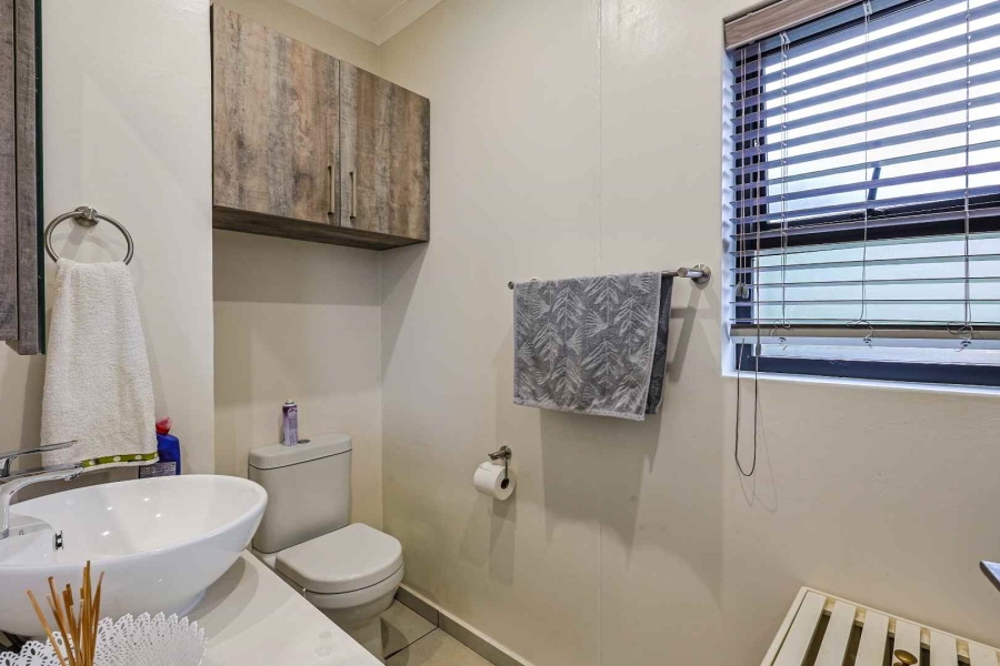 2 Bedroom Property for Sale in The Retreat Gauteng