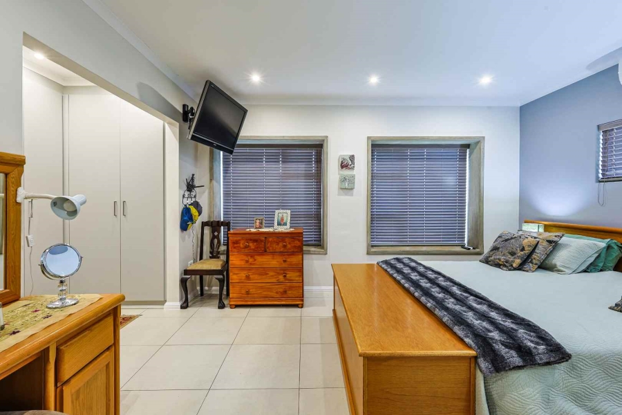 2 Bedroom Property for Sale in The Retreat Gauteng