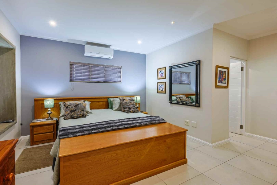 2 Bedroom Property for Sale in The Retreat Gauteng