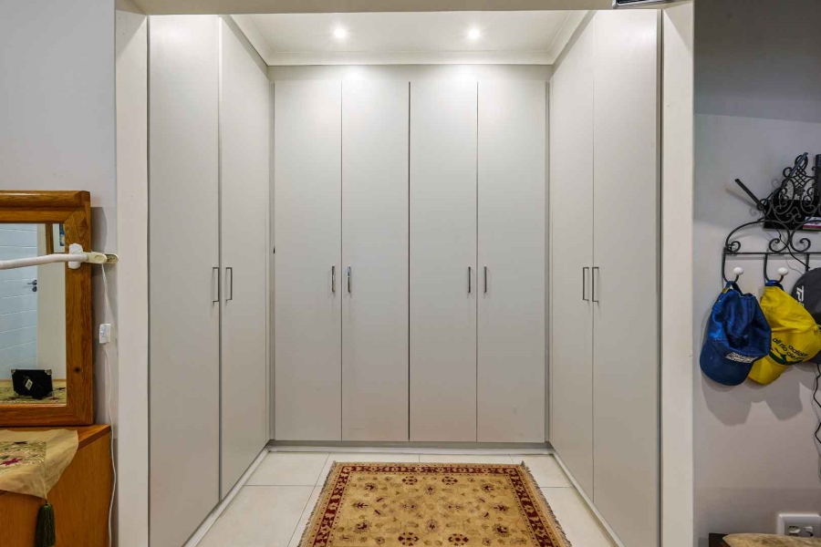 2 Bedroom Property for Sale in The Retreat Gauteng