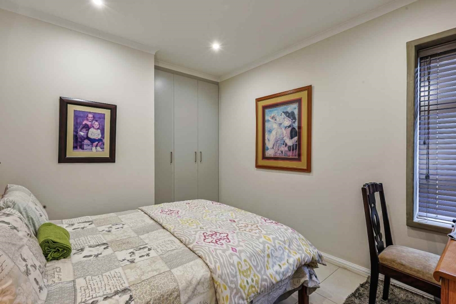 2 Bedroom Property for Sale in The Retreat Gauteng