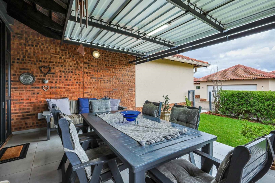 2 Bedroom Property for Sale in The Retreat Gauteng