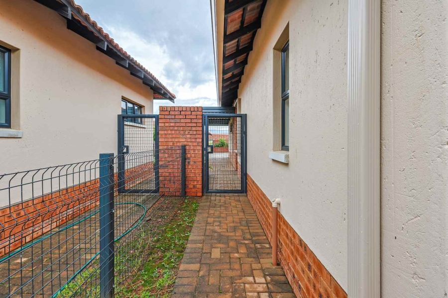 2 Bedroom Property for Sale in The Retreat Gauteng