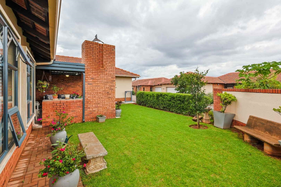 2 Bedroom Property for Sale in The Retreat Gauteng