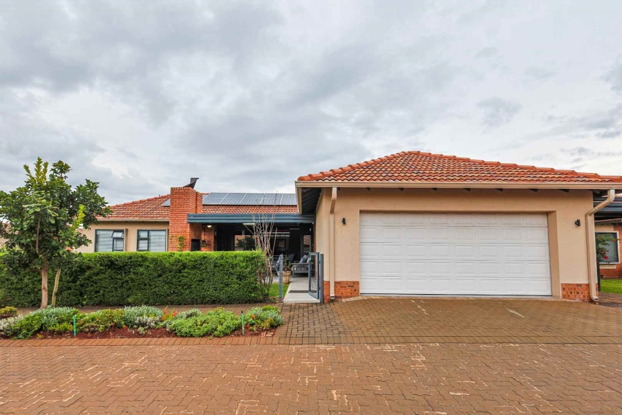 2 Bedroom Property for Sale in The Retreat Gauteng