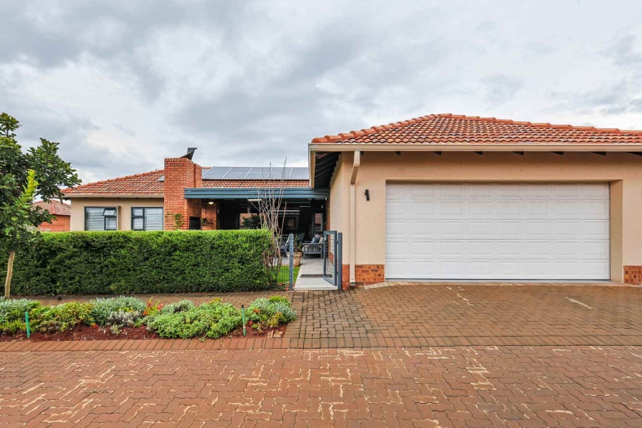2 Bedroom Property for Sale in The Retreat Gauteng